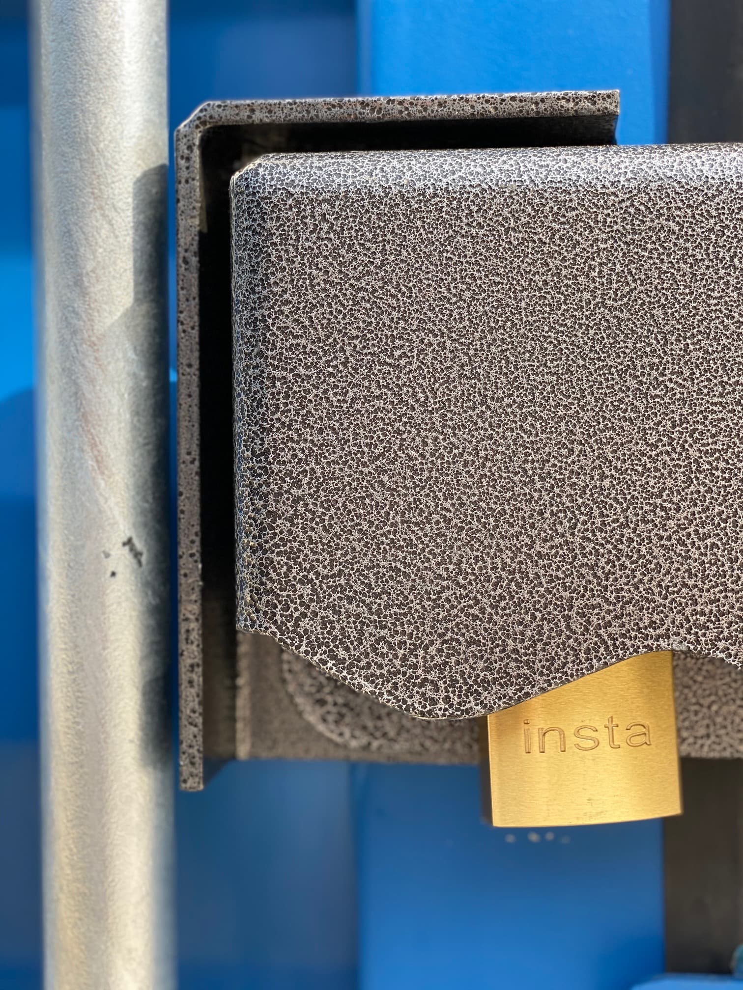 3240 INSTA Bolt-On Lock Box - with keys4.jpg